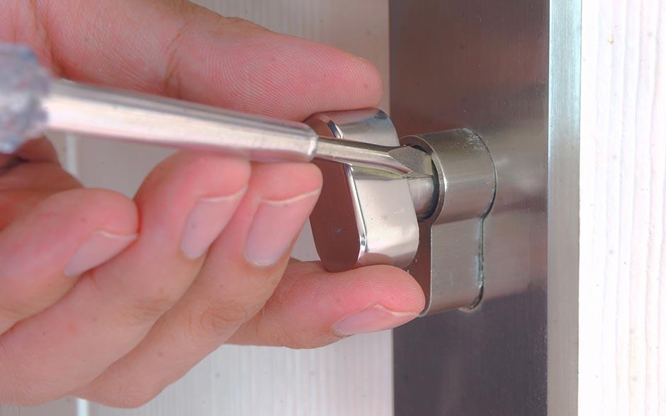 serrure de porte prix Paris 12